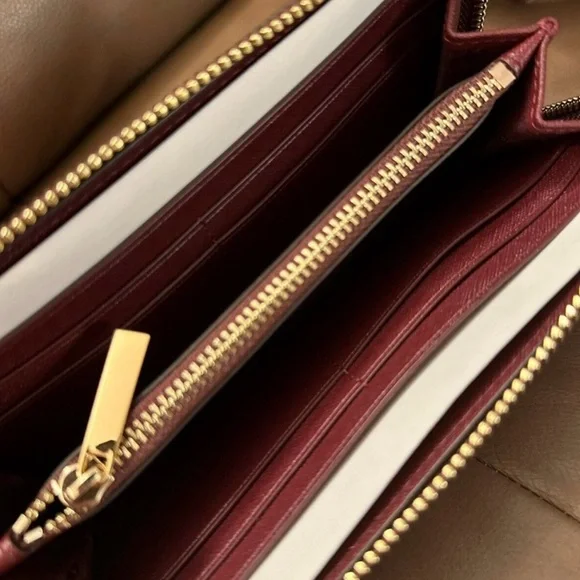 Tory Burch Emerson Wristlet Zip Continental Garnet - Picture 5 of 6